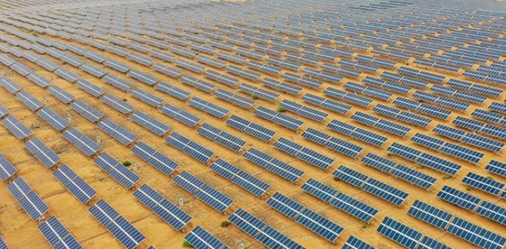 乌兰布和沙漠腹地建设大型新能源储能电站