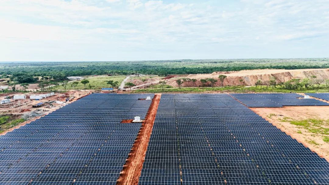 三一硅能非洲铜矿企业微电网项目成功并网发电！